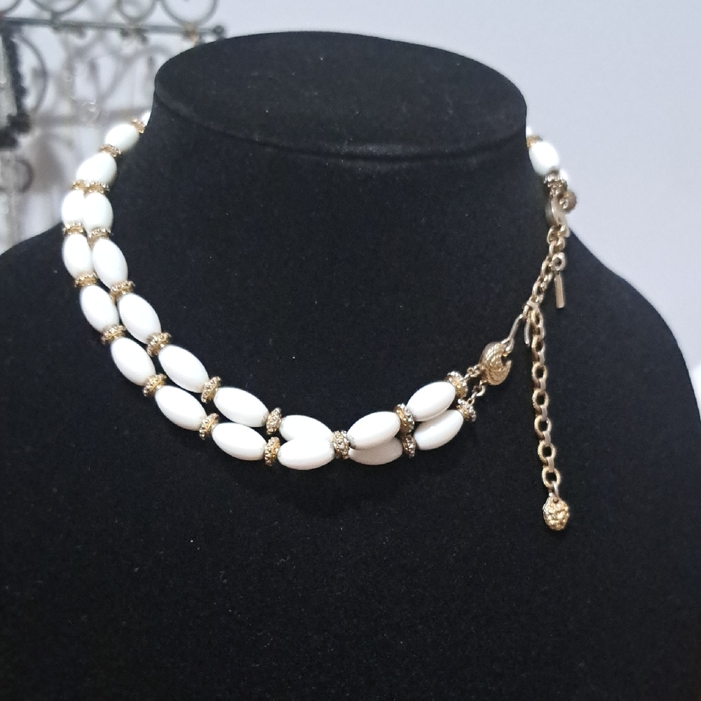Monet Elegant White and Gold Necklace